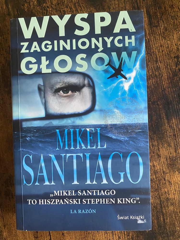 Wyspa zaginionych głosów, Mikel Santiago