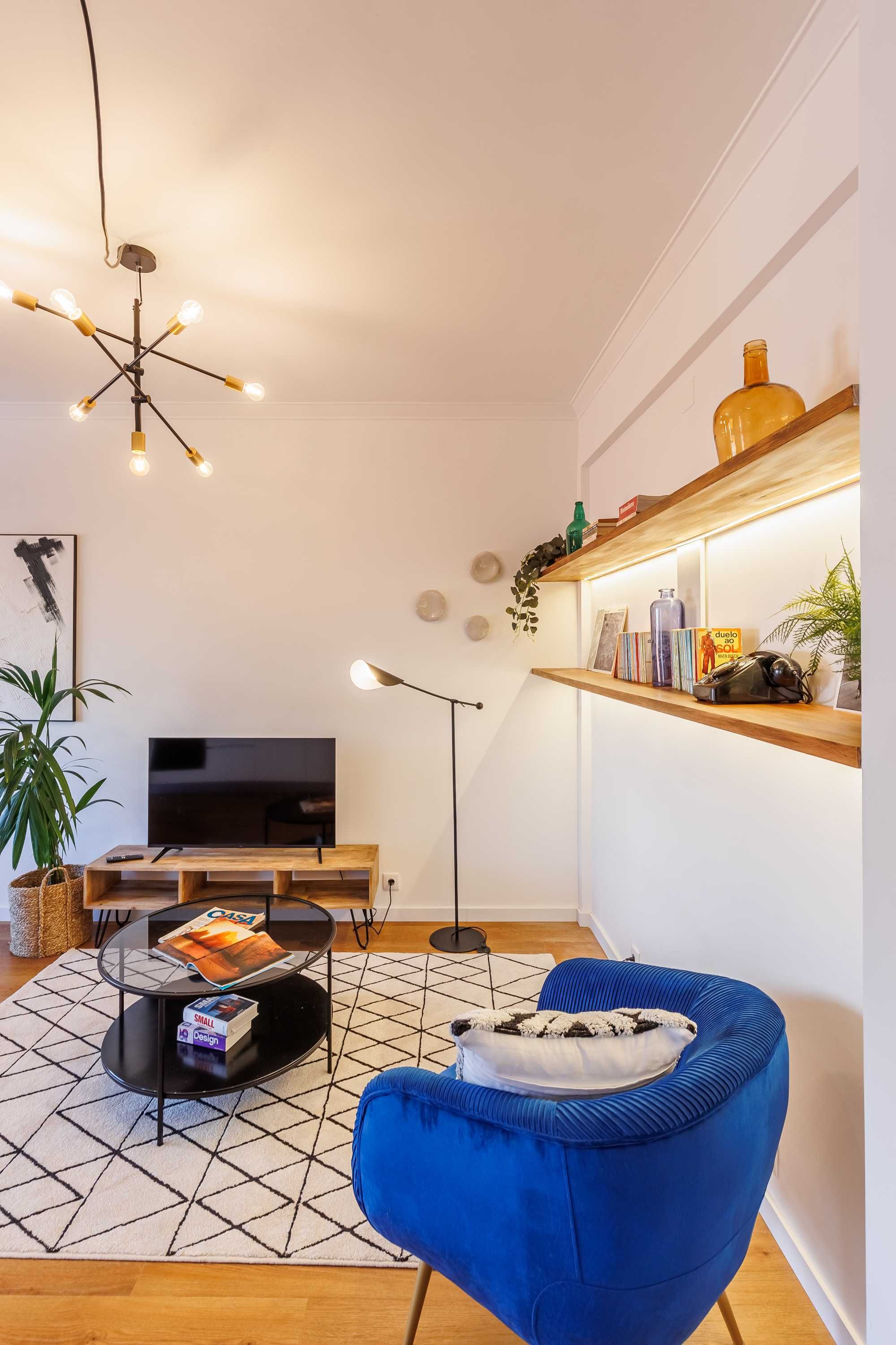 Apartamento com 2 quartos e varanda