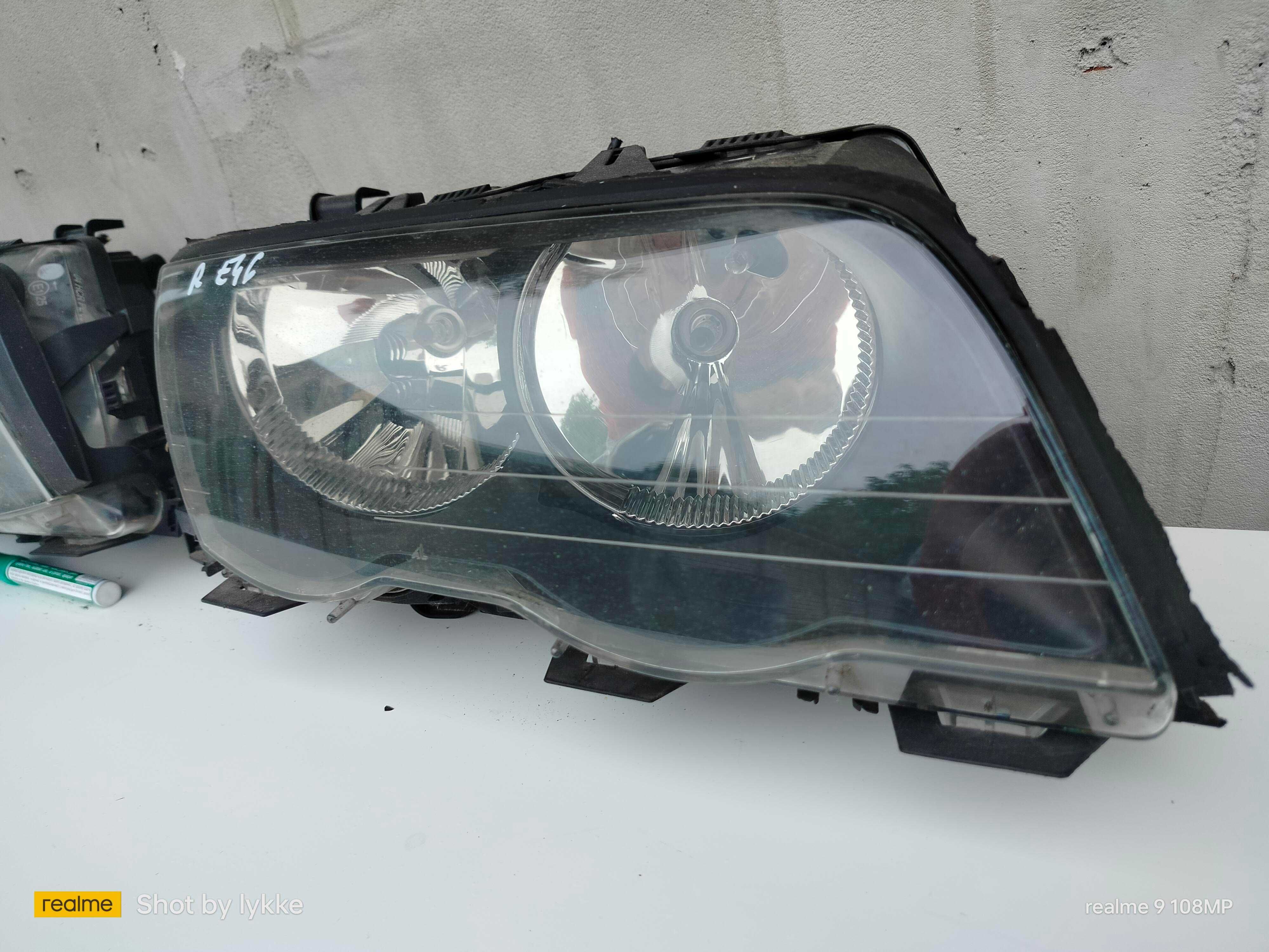 BMW e46 lampa prawa przednia uszkodzony jeden zaczep