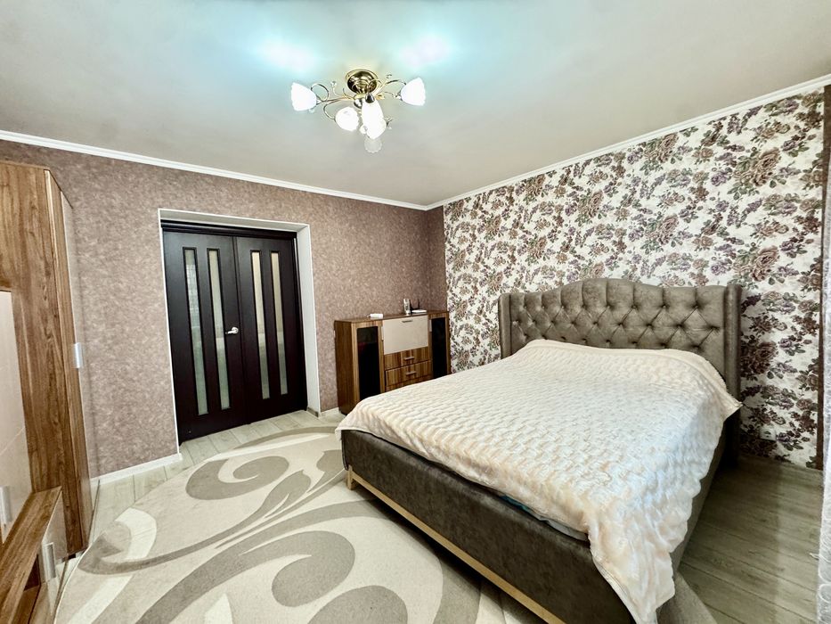 Продаж 2к квартири 65 кв. м на вул. Миколаївська 6