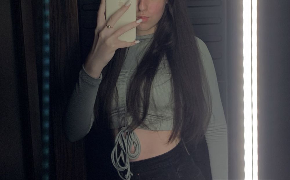 Зелений топ із завʼязками