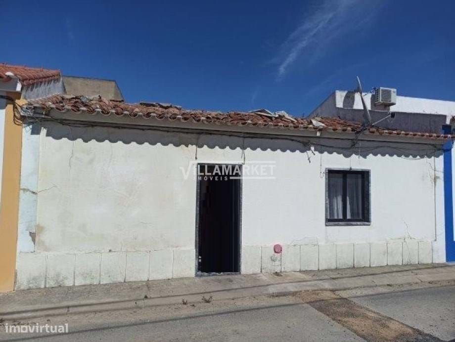 Moradia em banda da banca de tipologia T2, em  S Matias , Freguesia de