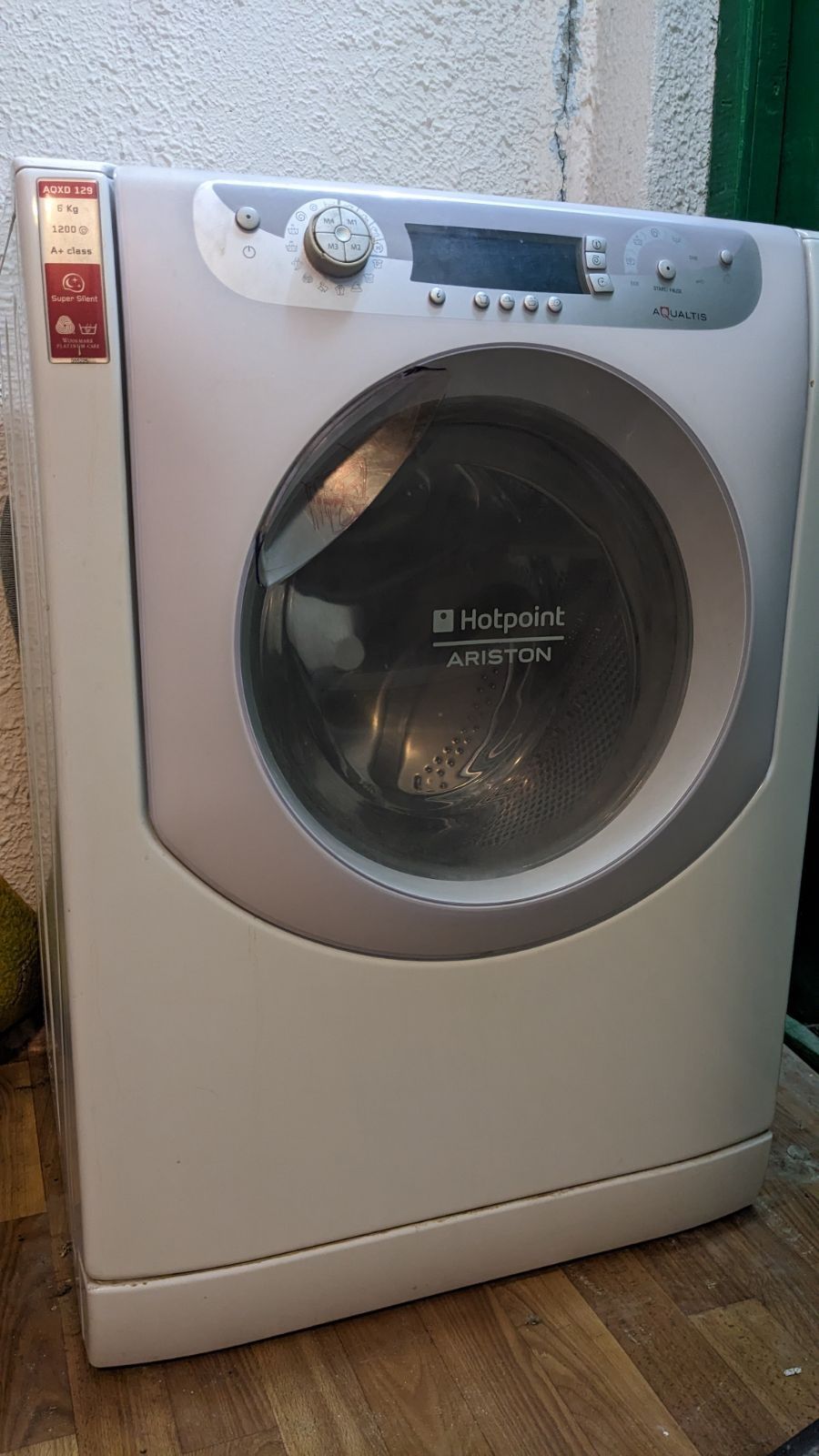 Пральна машина Hotpoint Ariston A+ 6 кг. 1200 об.  AQXD 129..