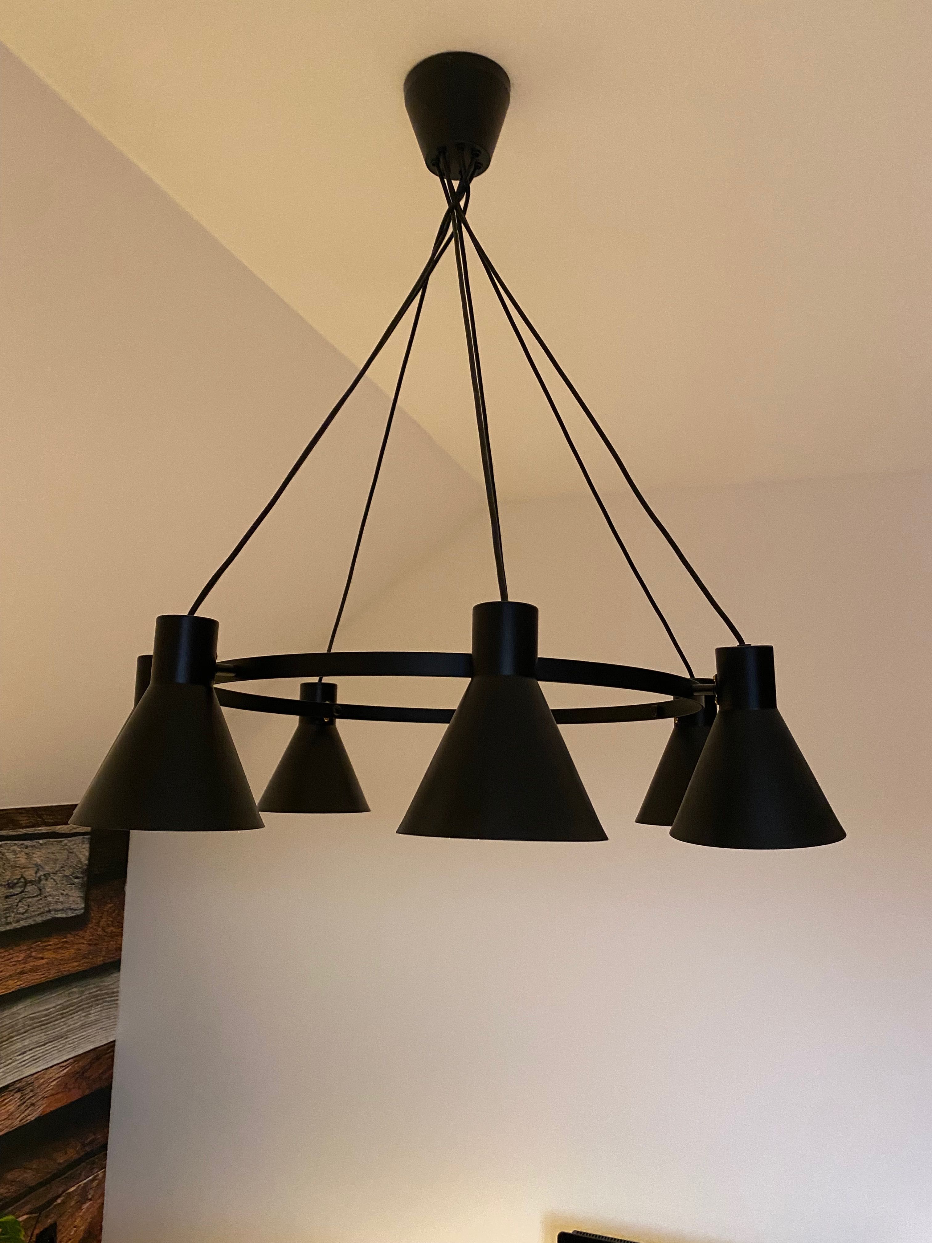 Industrialna lampa wisząca z serii MORE