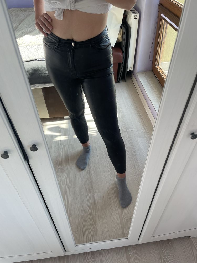 Calzedonia czarne woskowane skórzane lateksowe czarne rurki wysoki