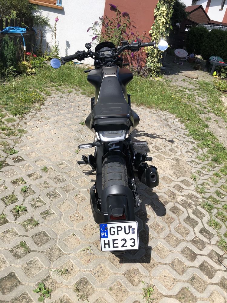 Husqvarna svartpilen 401 A2 (ABS naked scrambler) quickshifter