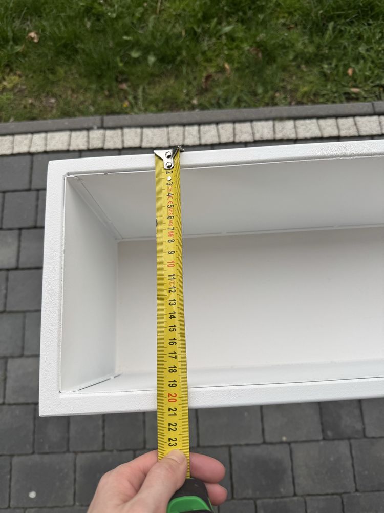 Prostokatny kwietnik metalowy bialy wysokosc 90 cm