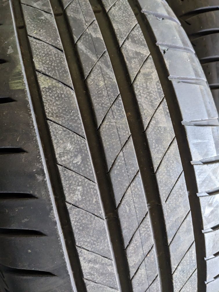 235/50R19 Bridgestone 2022 рік