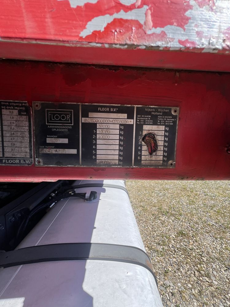 Напівпричіп Floor з краном маніпулятором Hiab 130