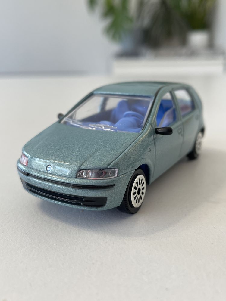 Model Fiat Punto II Mk2 (1999) 1/43 Majorette jak Maisto Bburago Norev