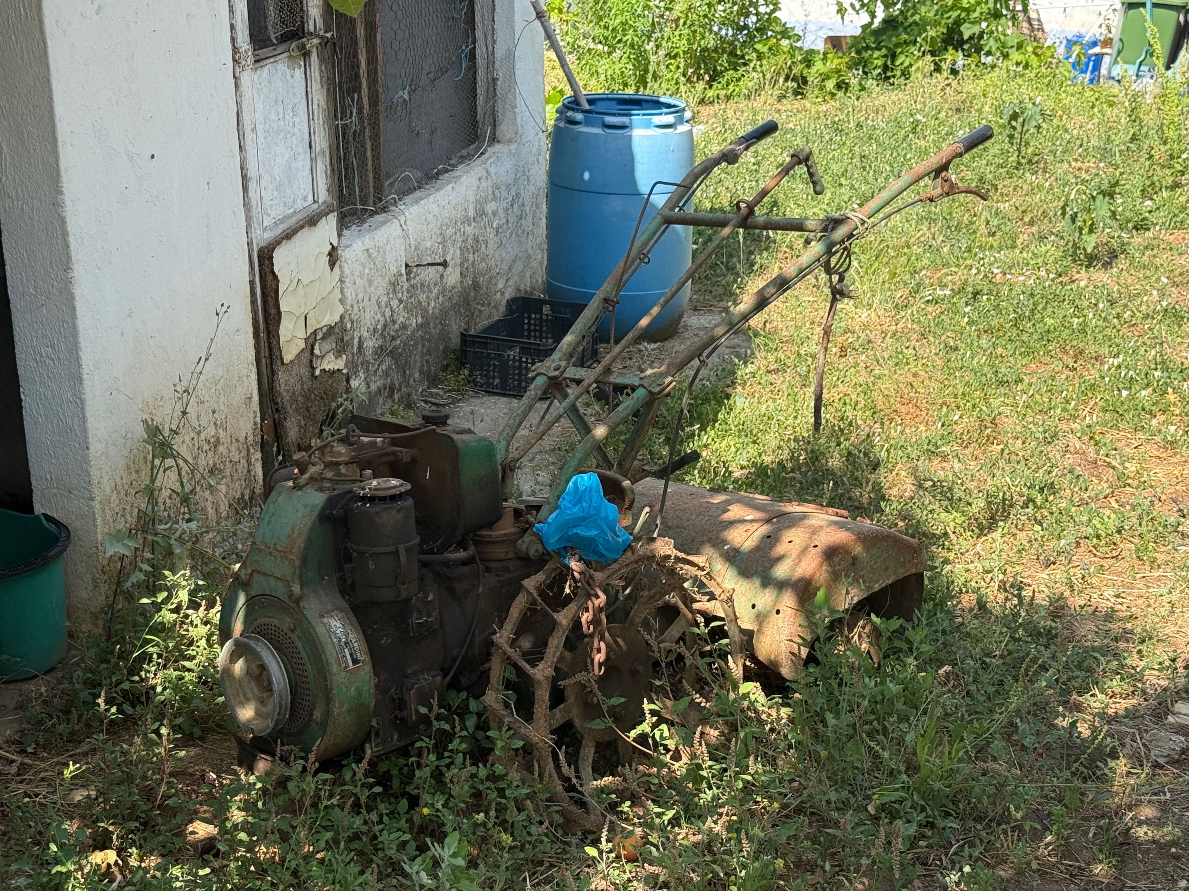 Moto cultivador - trator - alfaias agrícolas