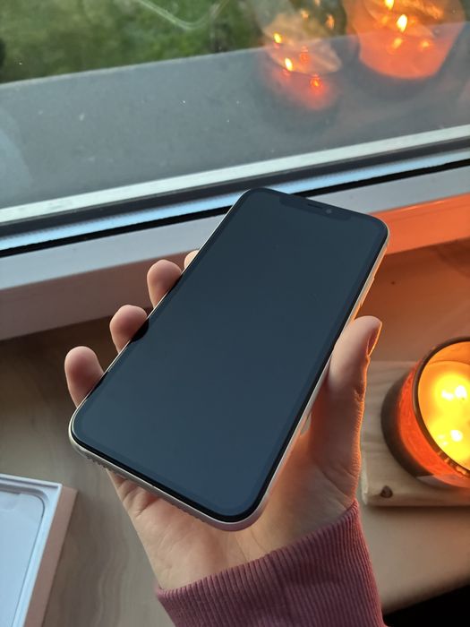 iPhone 11 - biały