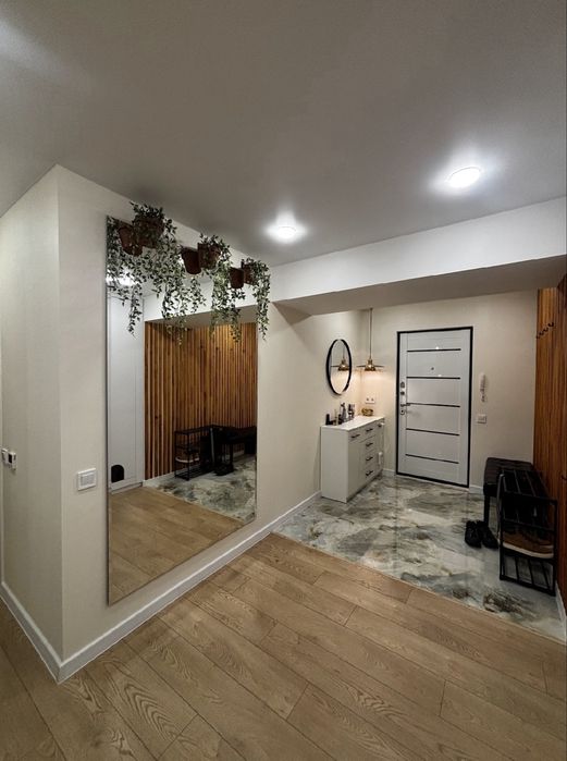 Центр міста! Сучасна трикімнатна квартира.