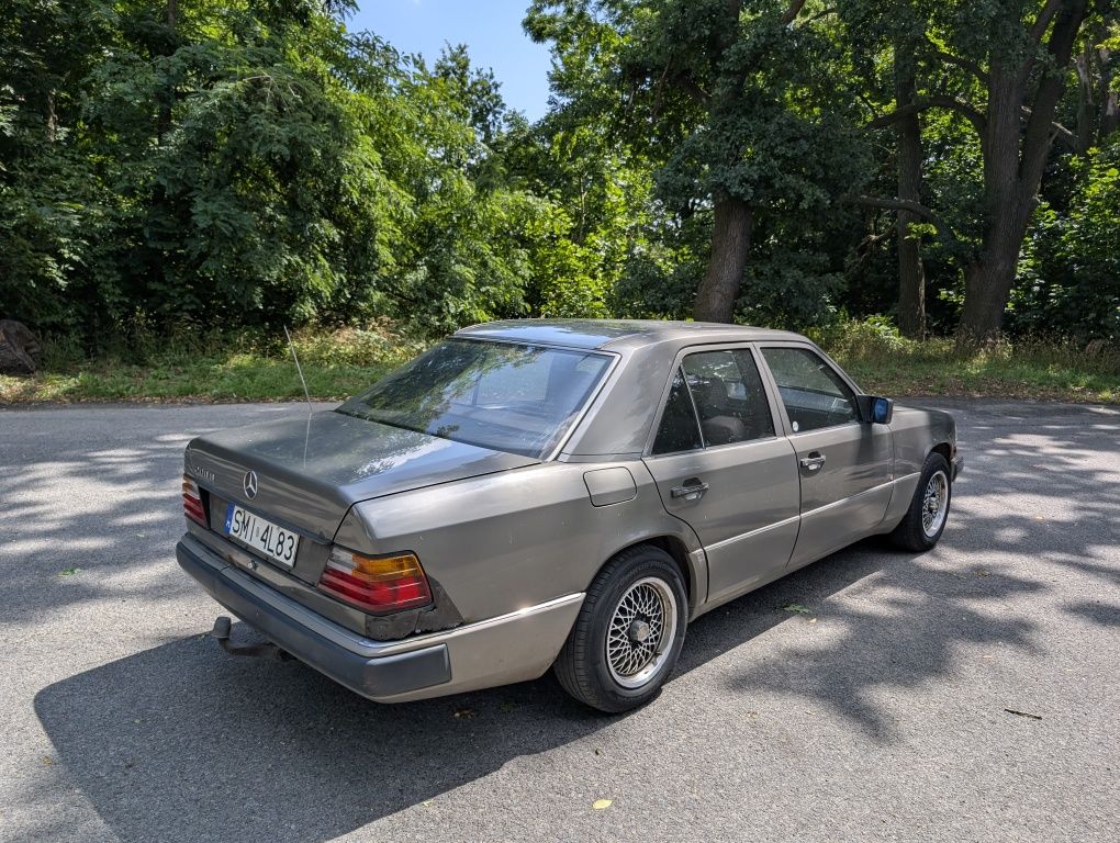Mercedes W124 niski przebieg super stan techniczny