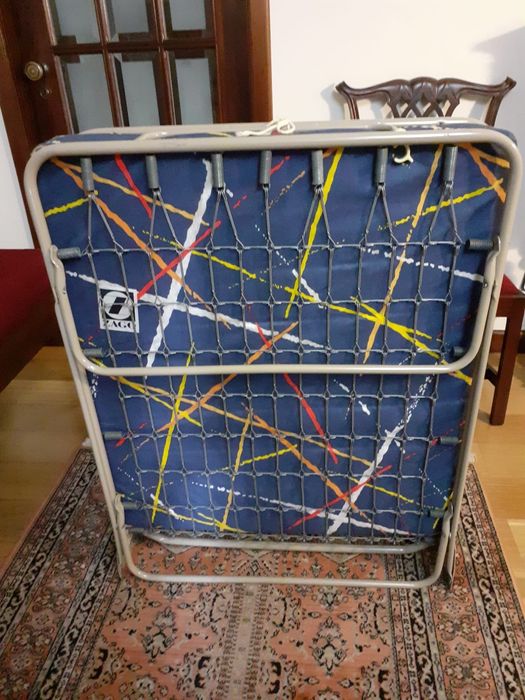 Cama dobrável solteiro