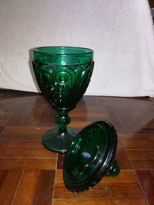 2 Taças em vidro trabalhado com tampa - Vintage