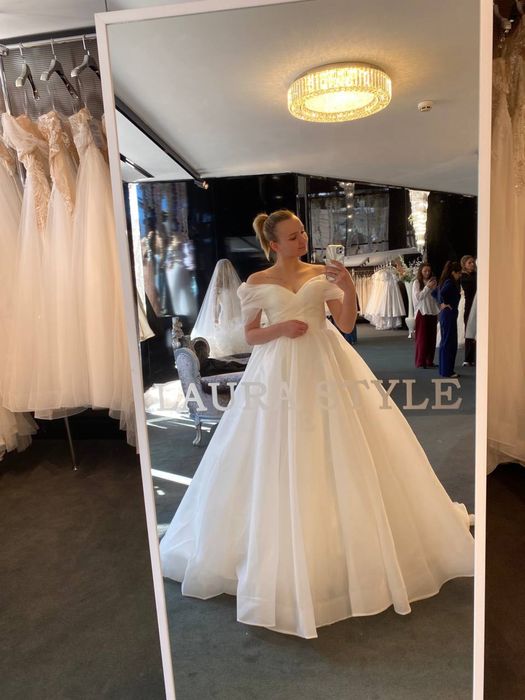 Весільна сукня