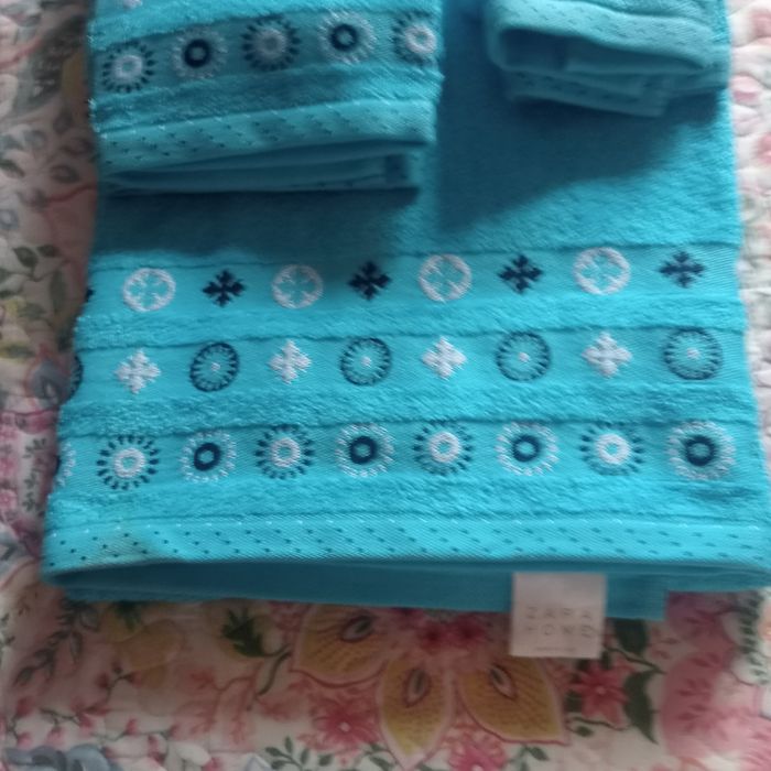Conjunto de toalhas novas _- Zara Home