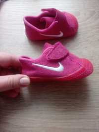 Niechodki Nike r.18,5