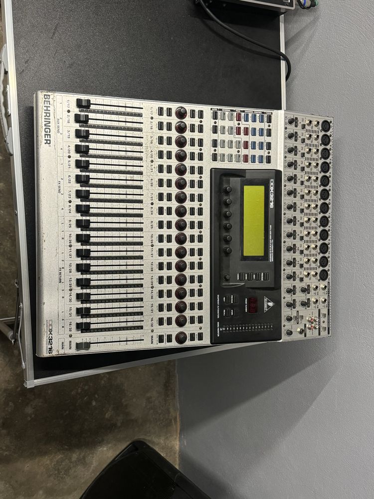 Mesa mistura behringer ddx3216 sem case