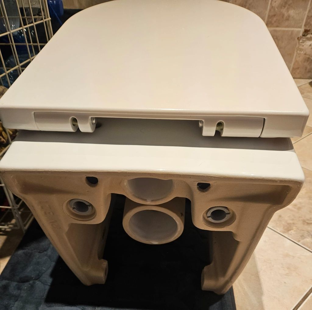 Miska WC Ravak z deską bezkołnierzowa