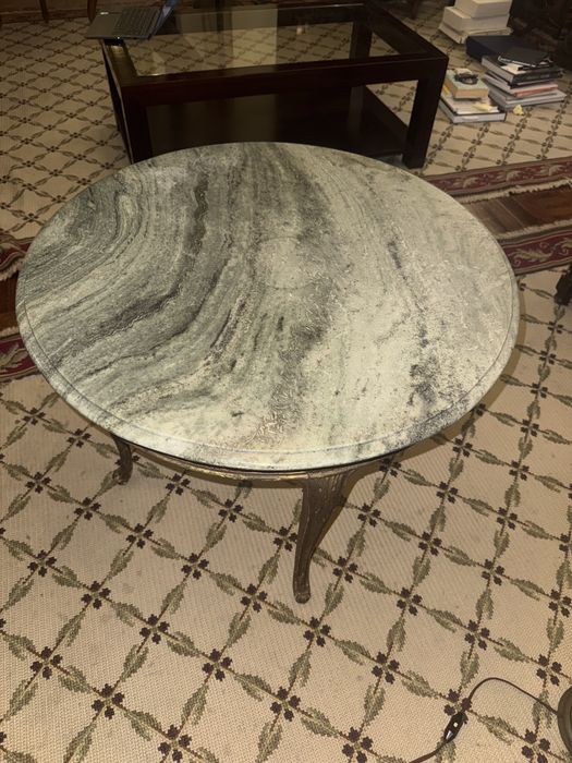 Mesa redonda em madeira e marmore