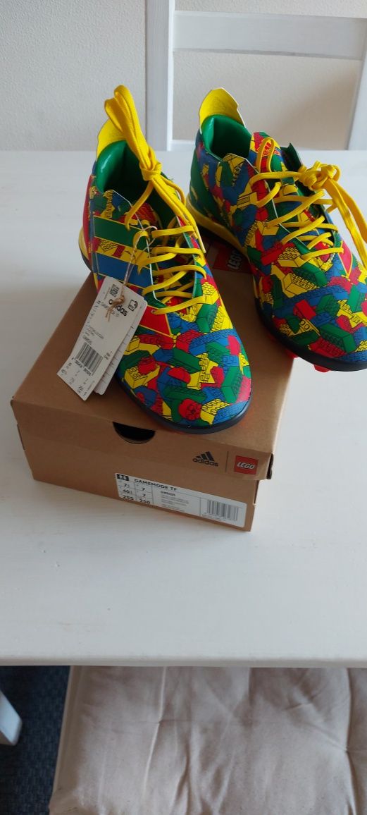 Vendo chuteiras ADIDAS modelo especial LEGO 40 2/3