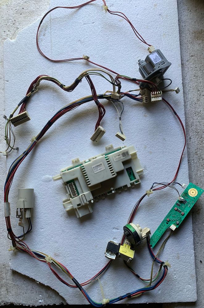 Części z pralki hoover model na zdjęciu