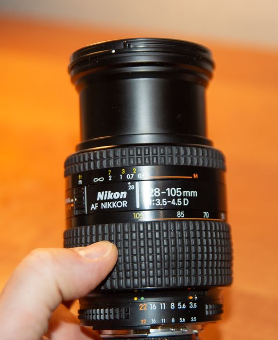 Nikon AF Nikkor 28-105mm 1:3.5-4.5D + кришки