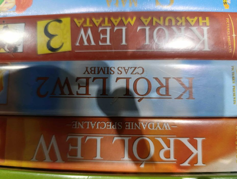 Kolekcja 63 kaset VHS z Bajkami.