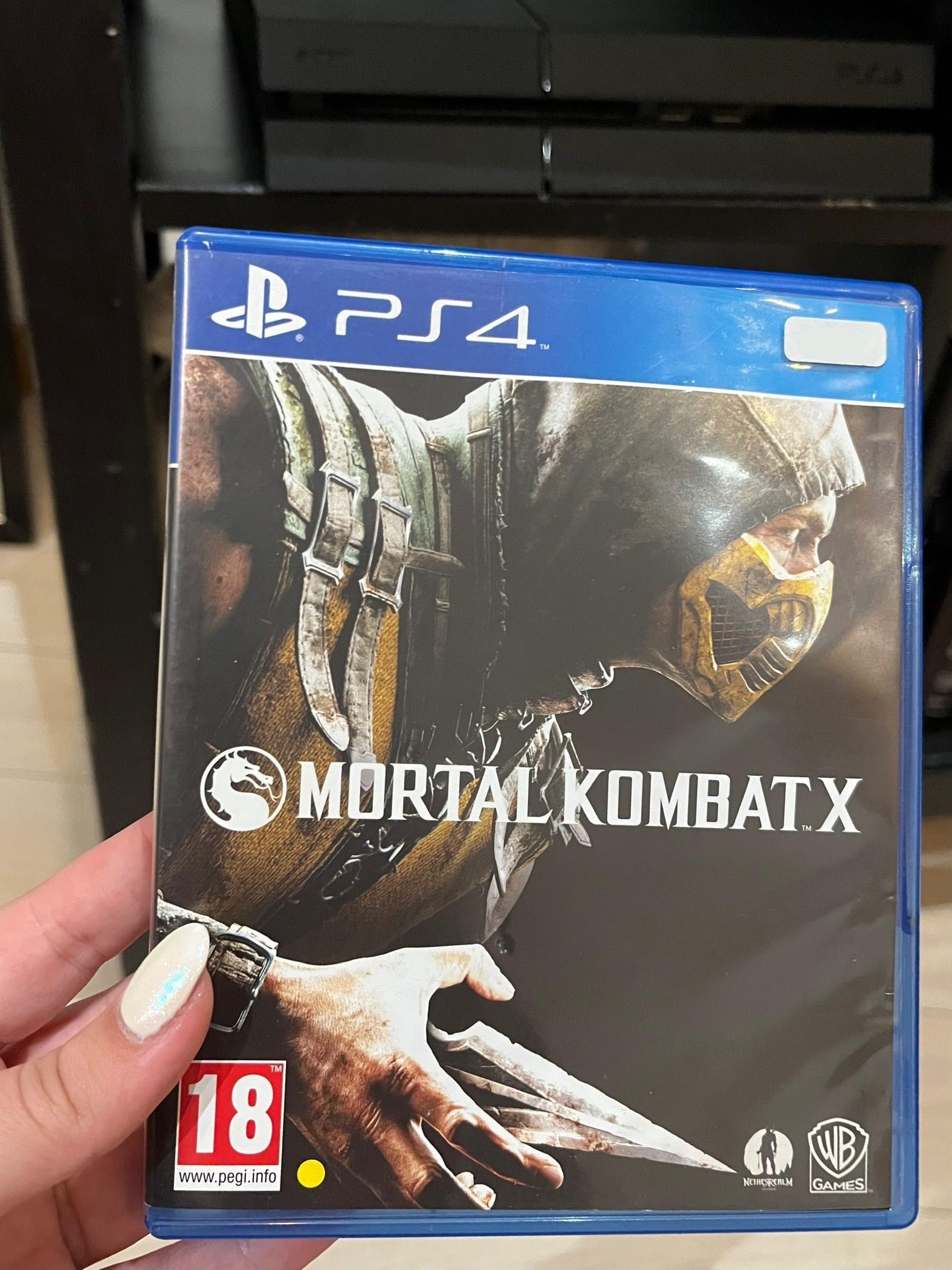 PS4 500GB + 3 comandos (2 originais) – Pronta a jogar!