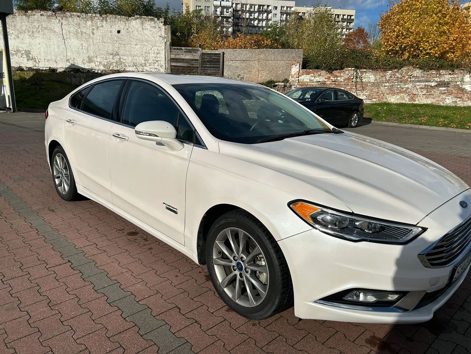 Ford  Ford Fusion Plugin , stan bardzo dobry, niski przebieg