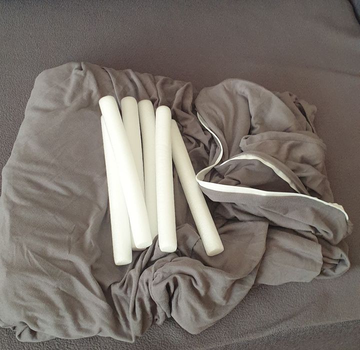 Pokrowiec elastyczny szary na sofę dwuosobową