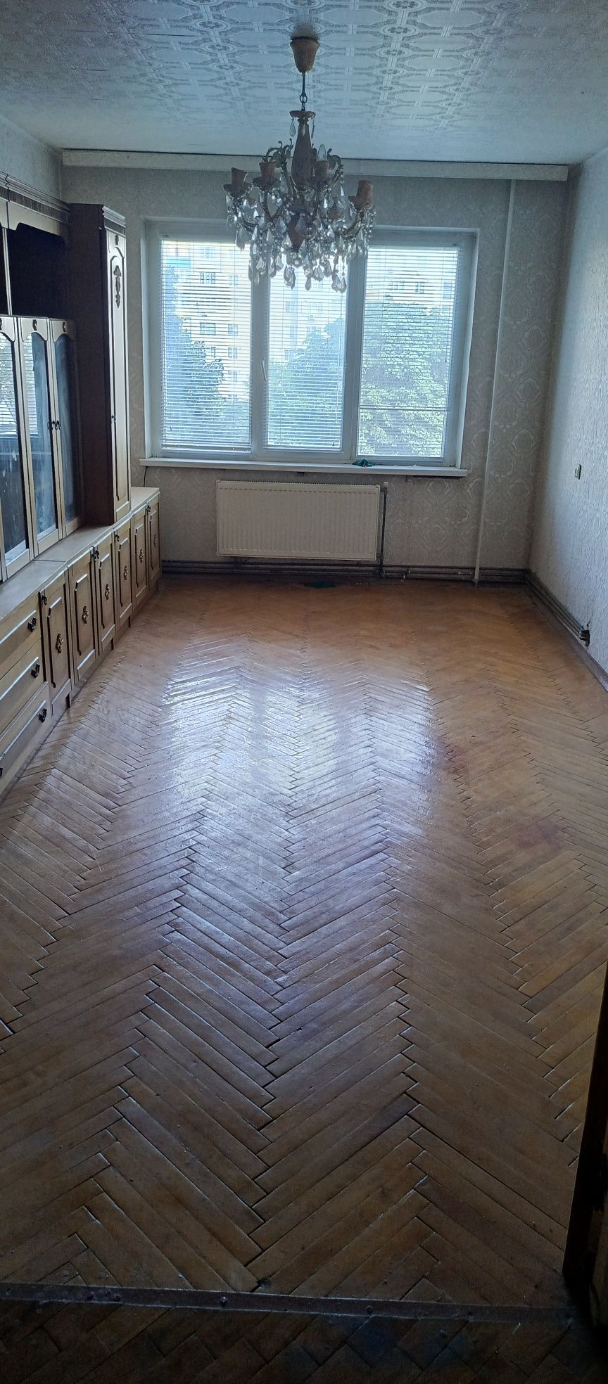 Продається трьох кімнатна квартира в центрі міста