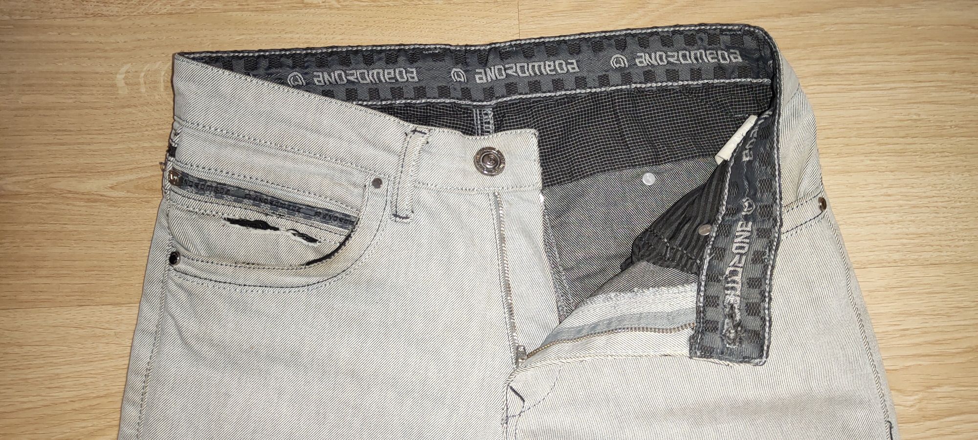 Чоловічі джинси розмір L.