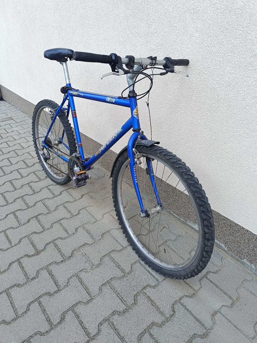 Fajny niebieski szafirowy rower górski dobry stan do regulacji
