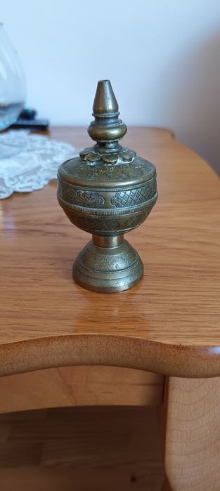 Stara lampa oliwna z brązu.