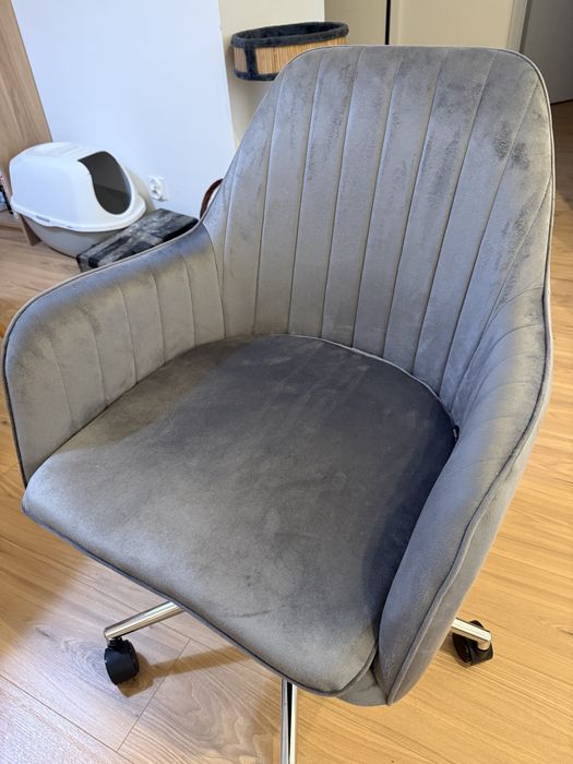 Fotel obrotowy szary
