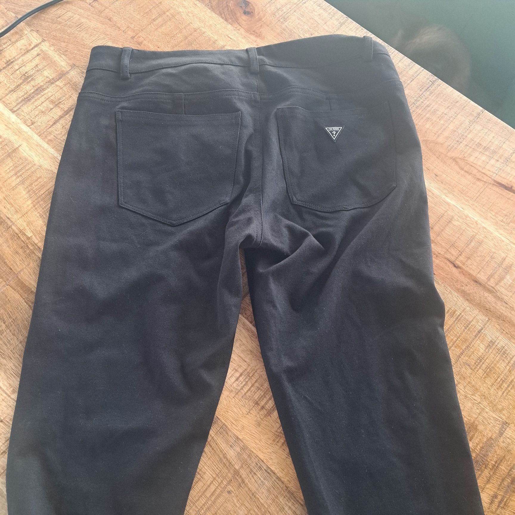 Guess nowe bez metki Czarne cienkie strecz spodnie guess rozmiar 36