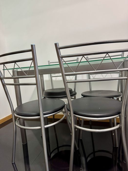 Conjunto mesa cozinha + 4 cadeiras