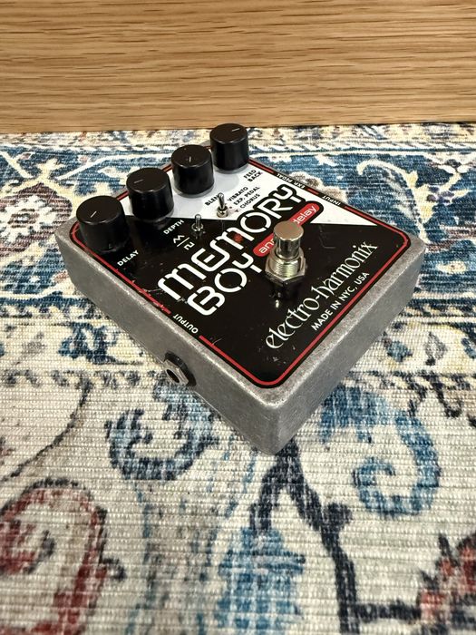 Electro harmonix Memory Boy (pedal delay)
