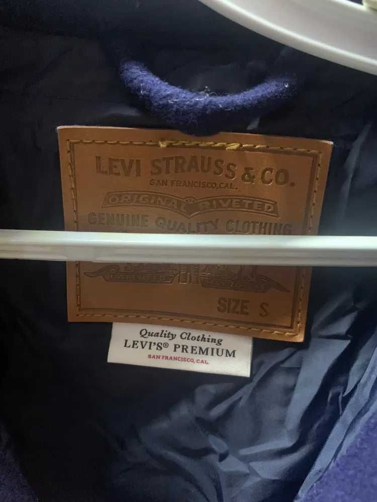 Темно-синя куртка\Бомбер\ levi's trucker jacket premium демисезон