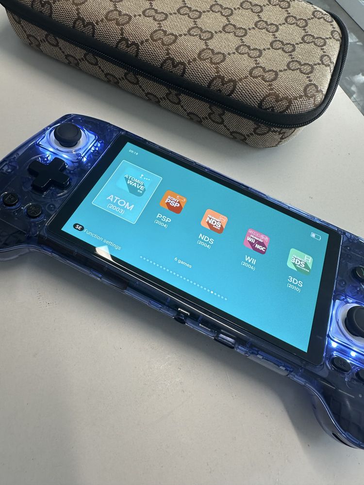 Consola RG556 Limited Blue+ SD 256GB + Bolsa