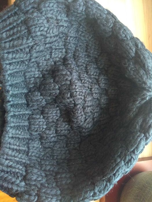 Czapka damska - czarna