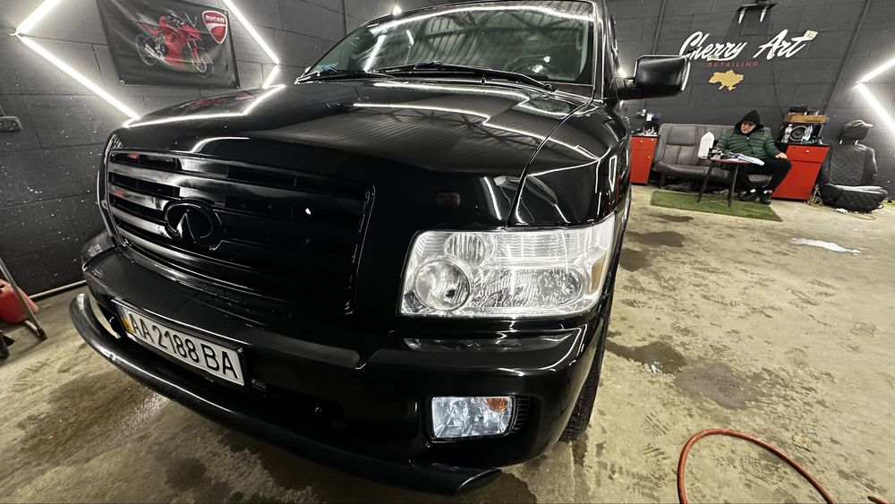 Терміново Infiniti qx56