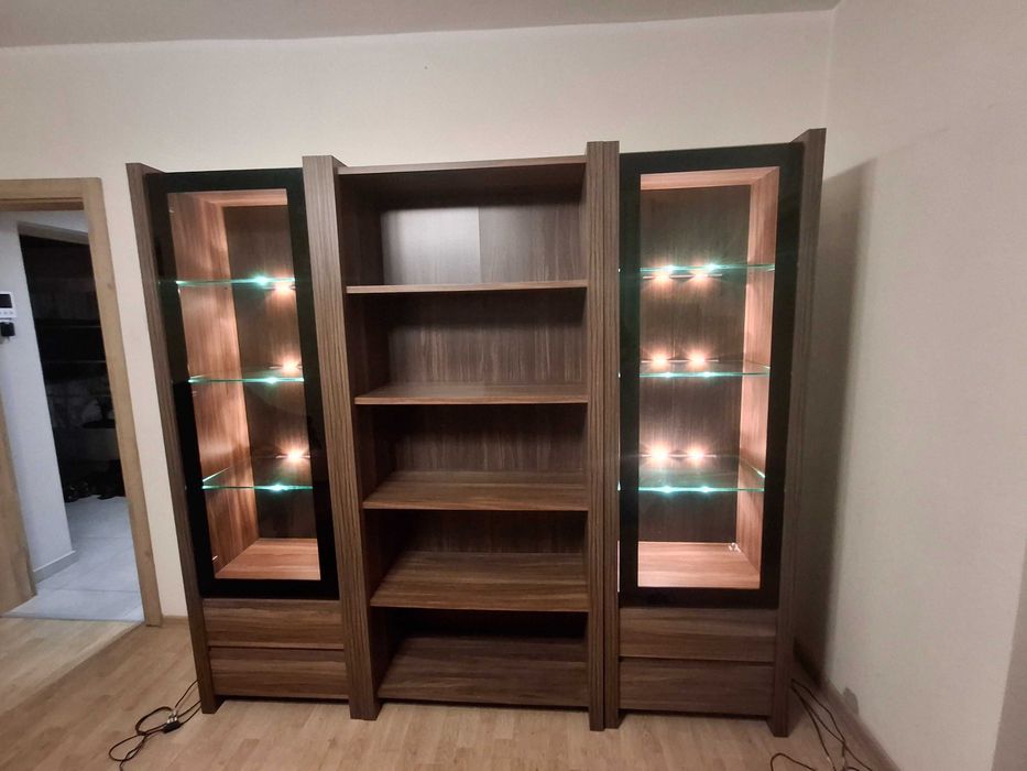 Witryna przeszklona, komoda + stół