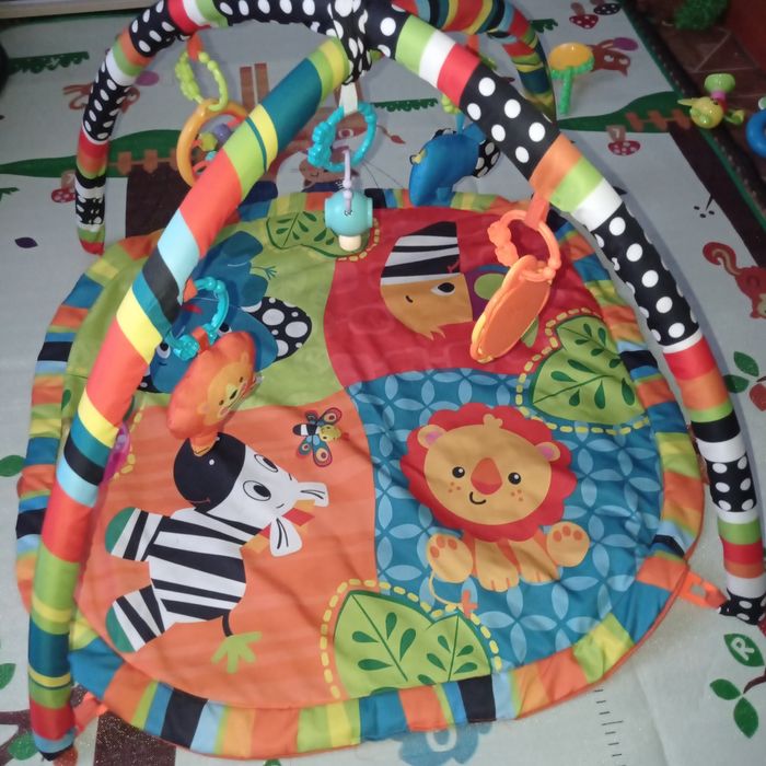 Дитячій килимок від народження