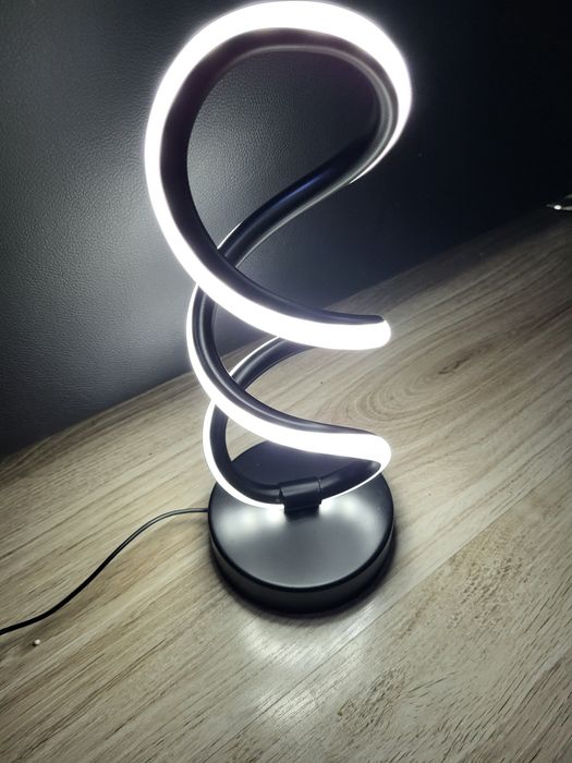 Lampka stołowa LED 20W 3 tryby światła kolor czarny Nowa