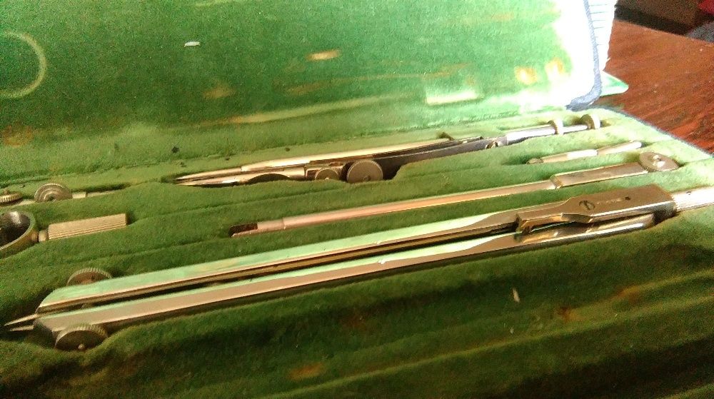 Skala precision zestaw kreślarski zielone obicie antyk PRL retro