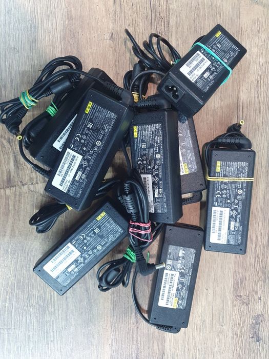 Зарядка зарядное блок питания живлення Asus Fujitsu 90w оригінал